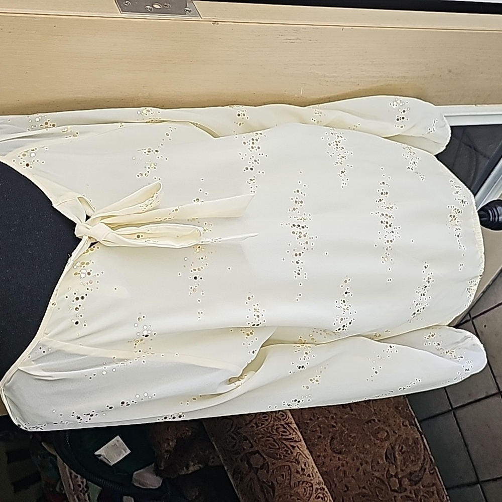 Creme blouse with sparkles - Picture 7 of 15